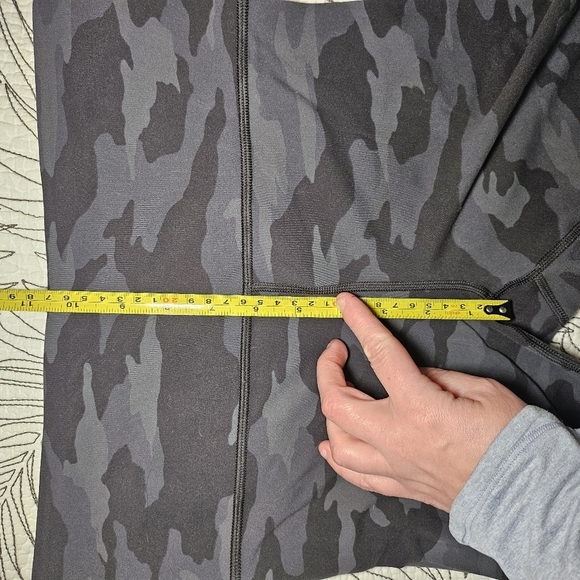 VGUC Athleta Elation Camo 7/8 tight Black Grey Small - Picture 10 of 12